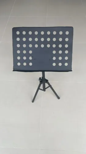 Estante de Partitura Vazada