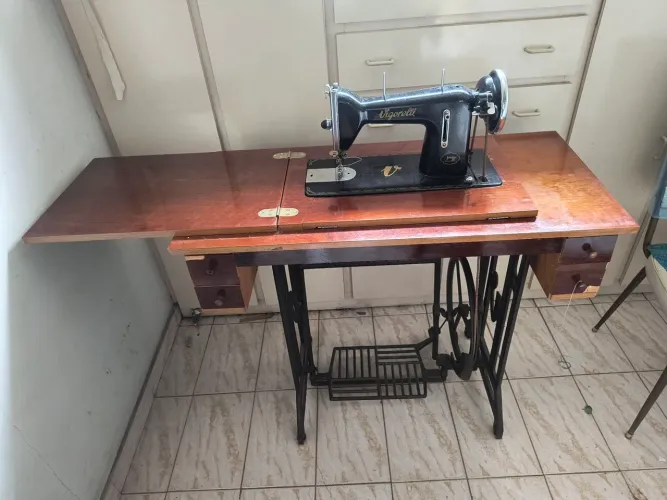 Máquina de costura antiga
