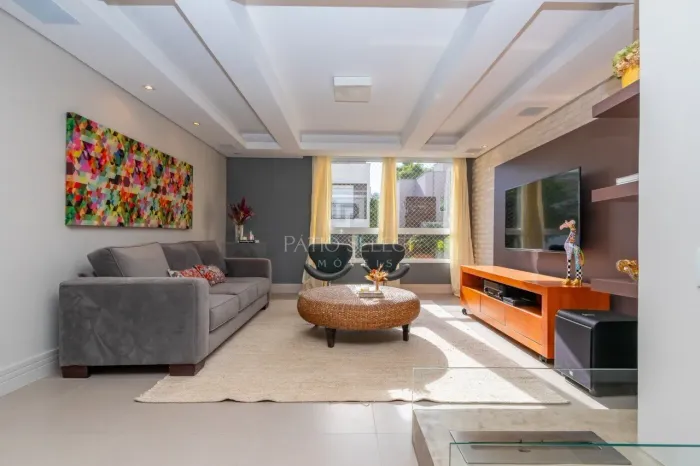 Casa em condomínio com 259.3 m², 3 quartos sendo 3 suítes à venda no bairro Campo Comprido