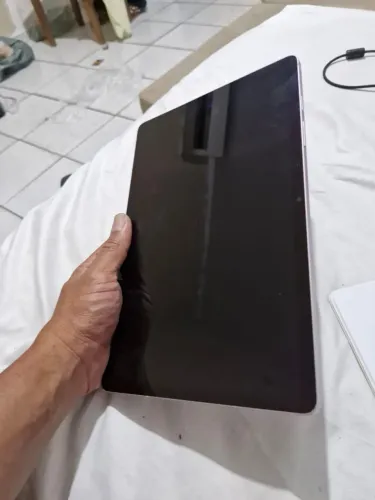 Tablet  Samsung s9 fe em perfeito estado sem ranhaduras ou riscos 