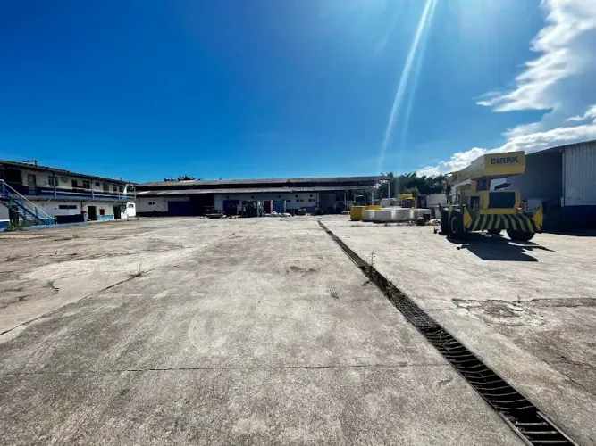 Galpão para locação no Novo Cavaleiros em Macaé/RJ, Área 5.000m2, 3 Galpões, 1.200m2 total