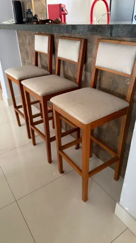 Banquetas de madeira