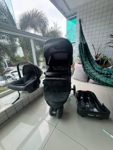 Carrinho Infanti + Bebê Conforto + Base para Carro - Kit 3 em 1 Seminovo