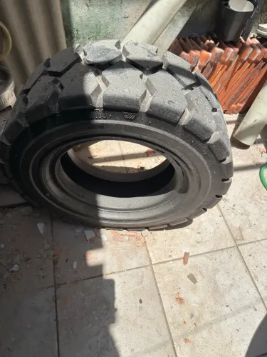 Pneu de empilhadeira 250-15