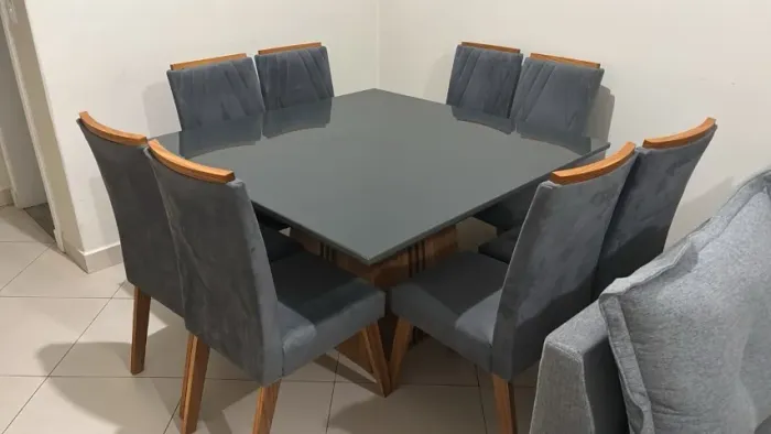 Mesa de jantar 8 lugares semi-nova