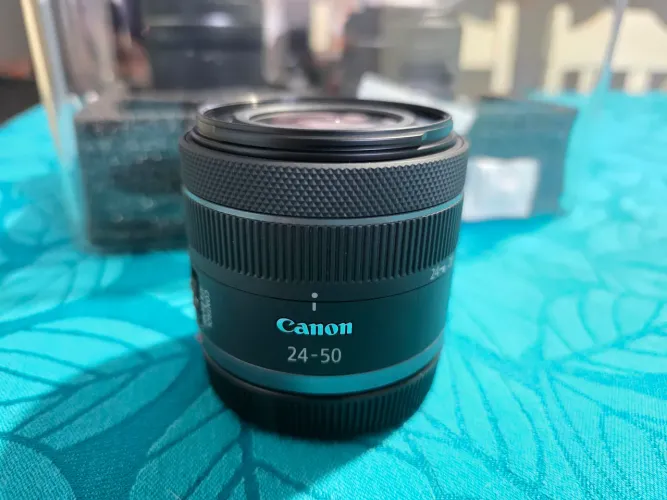 Lente Canon RF 24-50mm