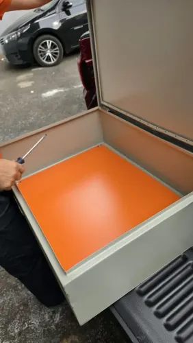 Quadro de comando caixa estanque 800x600x250mm IP54 com placa laranja
