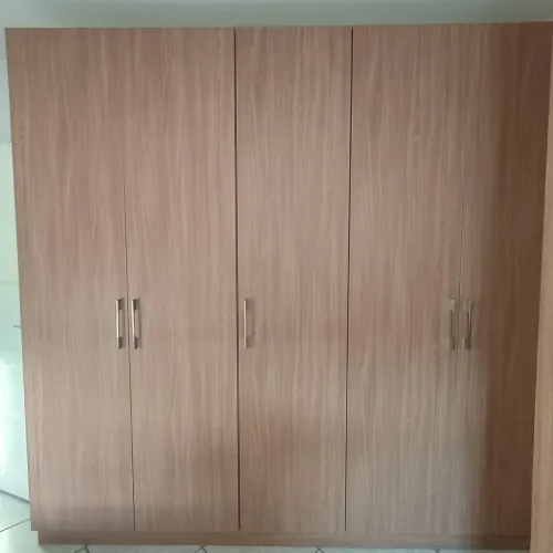 2 Guarda roupas semi novos. Sem nenhuma avaria.