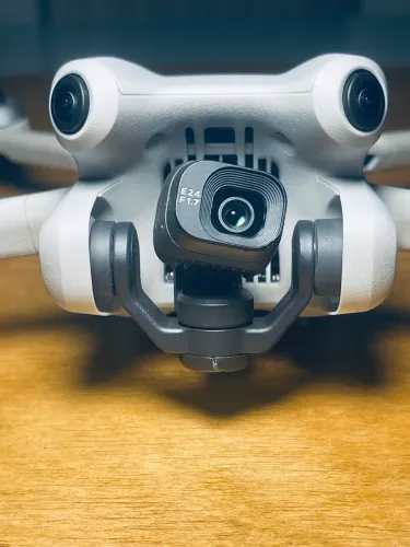 DJI Mini 4 Pro Fly More Combo - 3 Baterias + 512GB - Muito Conservado
