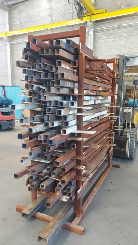 Metalon 60 x 60 x 5 mm de espessura sendo barras com 2 metros