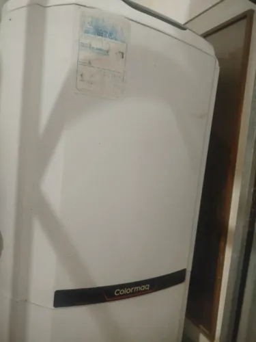 Um tanquinho de 20 litros colomarque