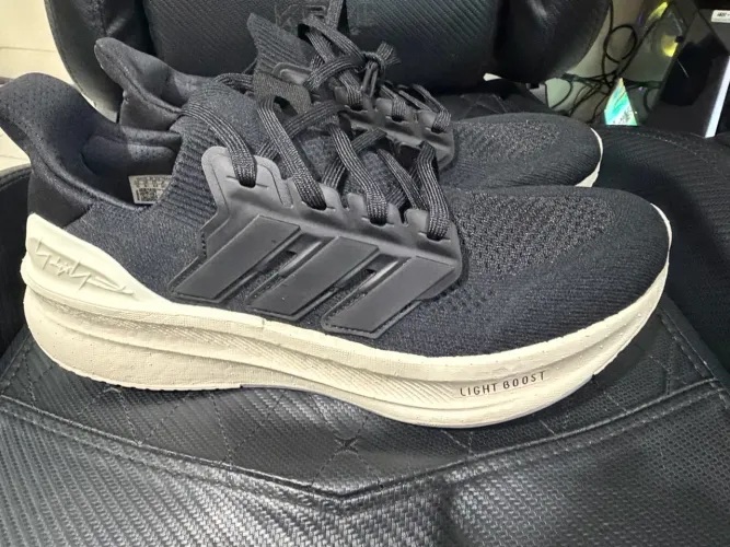 Tênis Adidas Ultraboost 5 - tamanho 42