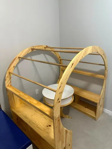 Mesa Sensorial com estrutura Estado: Seminovo Estrutura Montessori