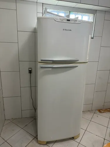 Geladeira duplex frost free eletrolux Df 41 zap *
