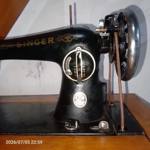 Máquina de costura original Singer bela em ótimo estado promoção imperdível de 1000por700$