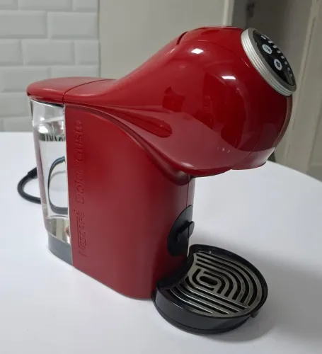 Cafeteira muito nova Dolce Gusto Genio S Plus vermelha