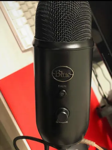 Microfone USB Condensador Blue Yeti Blackout