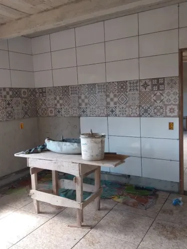 Pedreiro disponível oferece seus serviços