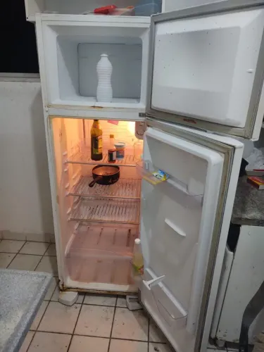 Geladeira semi nova