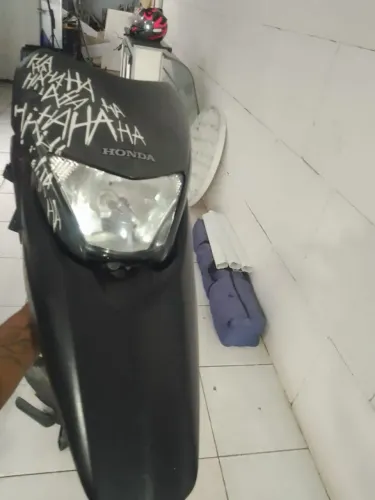 Frente da Xre 300 semi nova
