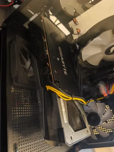 Vendo Placa de Vídeo RX 7600 Gigabyte Gaming OC 8GB