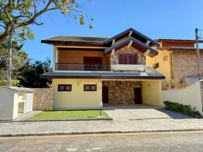 Casa em Condomínio - Condomínio Jardim das Colinas - Jardim das Colinas - 4 Suítes - 292m²