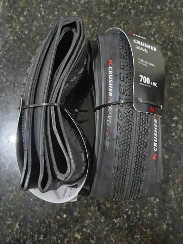 Par de Pneu 700x40 Kenda Crusher Gravel Tubeless preto
