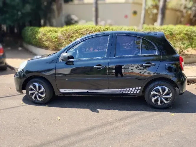 Nissan March 1.0 16V Flex Fuel 5P 2012