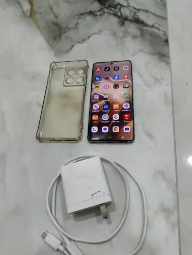 Moto Edge 60 pro excelente estado completo