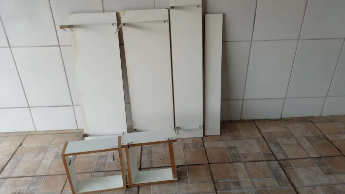 3 PRATELEIRAS E 2 NICHOS DE MDF