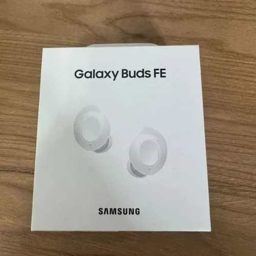Buds FE na caixa nota fiscal e ainda na garantia