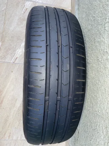 Pneu para carro Continental