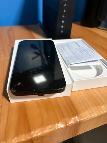 iphone 13 256gb com tela trincada e bateria danificada.