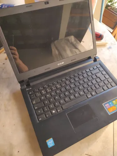 Notebook cce com defeito