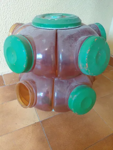 Vendo boboniele antiga plástico rígido. 200 reais