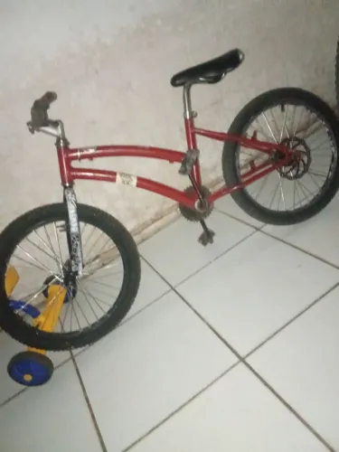 Vendo aro 20 ou troco em celular dou uma ponta em dinheiro troco em iPhone 8 dou volta.