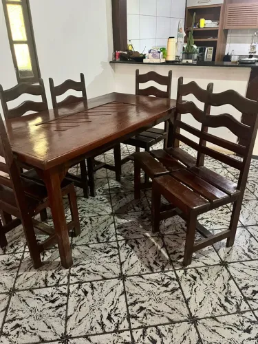 Vende-se Mesa Madeira com 6 cadeiras 