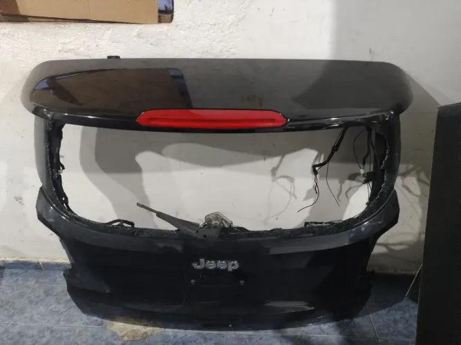 Tampa traseira Renegade 2016 a 2020