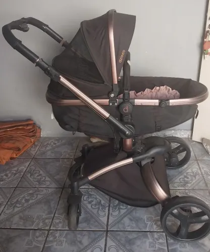 Carrinho Dzieco 360 Moisés Rose Gold - Gira 360º<br><br>R$700,00