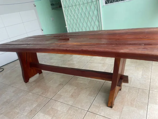 Mesa de madeira usada