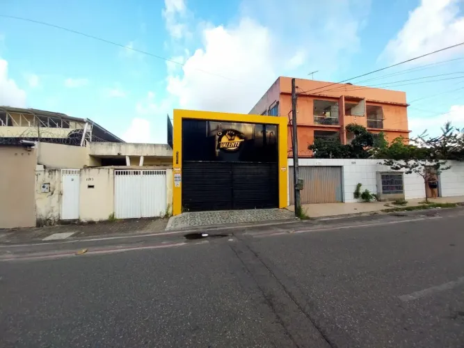(PC2409) Prédio Comercial medindo 243m² localizado no bairro de Fátima