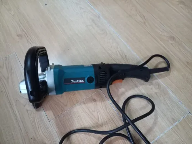 Polkitriz Makita 9227C
