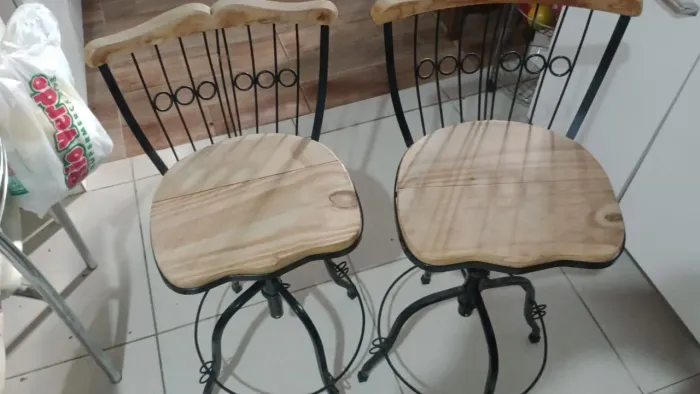 Mesa e cadeiras