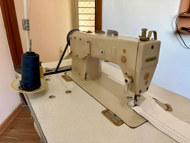 VENDO Máquina de Costura Reta Industrial - Excelentes condições