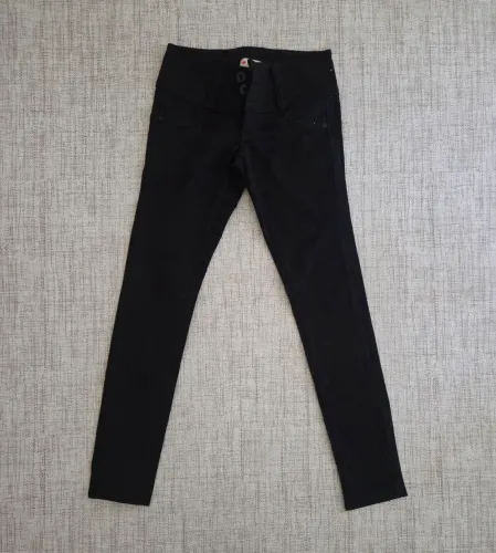 Vendo calça jeans com elastano malha peruana