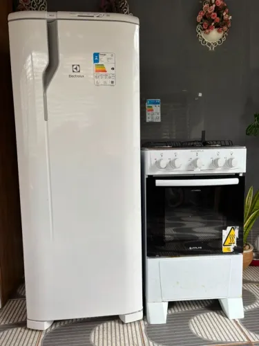 Geladeira Electrolux (5 meses de uso)+ Fogão 4 bocas (entrego)