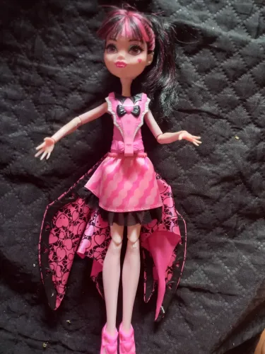 Vendo monster high draculaura  g2 Ghoul-to-Bat Transformation usada