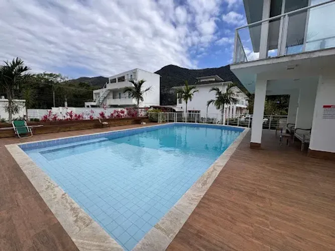 Casa em Condomínio em Maresias | 2 Suítes | 550m da Praia | Venda e Locação Anual