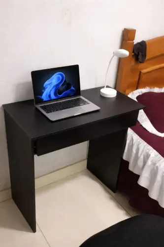 Mesa de estudos escrivaninha com gaveta na cor preta