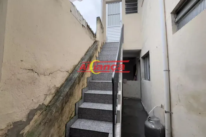 CASA COM 1 QUARTO PARA ALUGAR, 50m² - VILA GALVÃO- GUARULHOS/SP POR R$ 1.700,00